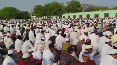 खरगौन: शहर सहित समूचे जिले में मुस्लिम समाजजनों ने ईद.उल.अजहा का पर्व परंपरागत रुप से मनाया