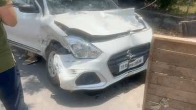 Panchkula  सेक्टर 11 में तेज़ रफ़्तार कार ने 3 गाड़ियों को मारी टक्कर। #panchkula 
#panchkulapolice @panchkula police