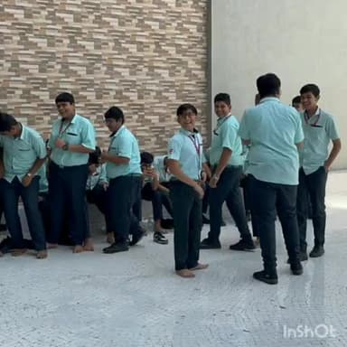 રાજકોટ પૂર્વ: બકરી ઈદની જાહેર રજામાં ધોળકિયા સ્કૂલ ચાલુ રખાતા કોંગ્રેસનો હલ્લાબોલ, પોલીસ દ્વારા 5ની અટકાયત