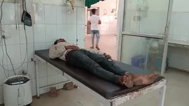 बदायूं: अंतुईया गांव में रोड किनारे घर के बाहर बैठे युवक को बाइक सवार ने मारी टक्कर, युवक हुआ गंभीर रूप से घायल