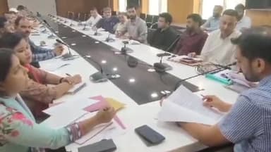 कांके: रांची स्थित विकास भवन में उप विकास आयुक्त की अध्यक्षता में मादक पदार्थों के रोक थाम करने को लेकर हुई बैठक