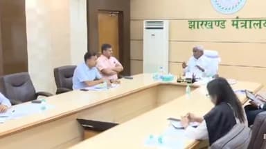 कांके: धुर्वा स्थित प्रोजेक्ट भवन में सीएम ने पर्यटन, कला-संस्कृति, खेल-कूद तथा युवा कार्य विभाग की उच्चस्तरीय समीक्षा की