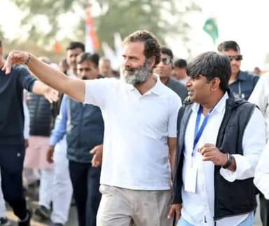 देश के लोगों की बात रखने वाले! सच का साथ देने वाले! तानाशाही से आंख में आंख डाल कर बात करने वाले! हमारे नेता श्री Rahul Gandhi जी को जन्मदिन की ढेरों शुभकामनाएं💐🎂

#HappyBirthdayRahulGandhi