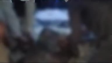 जलेसर: धर्मपुर में मां की हत्या कर पुत्र ने चरी के खेत में दफनाया,पुलिस ने खुदाई कर शव निकलवाया बाहर।