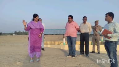 इकौना: मोहम्मदपुर कला व अंधर पुरवा तटबंध की बाढ़ व कटान सुरक्षा हेतु चल रहे ड्रेर्जिंग कार्य का डीएम ने लिया जायजा