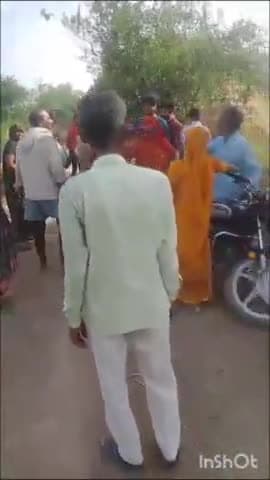 जलेसर: थाना क्षेत्र अवागढ़ में खेत पर कब्जा कर मकान निर्माण करने के मामले में 2 पक्षों के बीच हुआ झगड़ा, वीडियो आया सामने