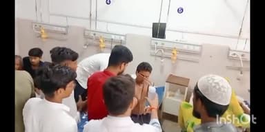 सुपौल: चैनसिंह पट्टी वार्ड नंबर 8 में 11000 बिजली के तार के चपेट में आने से एक व्यक्ति जख्मी सदर अस्पताल सुपौल में उपचार जारी