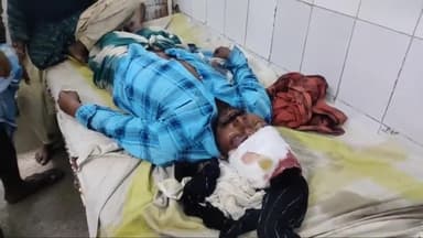 अररिया: अरतिया गांव के समीप पिकअप वैन ने बाइक में मारी टक्कर हादसे में बाइक सवार घायल सदर अस्पताल में भर्ती