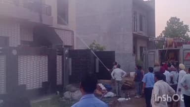 ਡੇਰਾਬਸੀ: ਡੇਰਾਬੱਸੀ ਘਰ ਦੀ ਮੌਮਟੀ ਵਿਚ ਲੱਗੀ ਅੱਗ ਲੱਖਾਂ ਰੁਪਏ ਦਾ ਸਪੇਅਰ ਪਾਰਟ ਦਾ ਸਮਾਂ ਸੜ ਗਿਆ ਫਾਇਰ ਬ੍ਰਿਗੇਡ ਨੇ ਅੱਗ ਤੇ ਪਾਇਆ ਕਾਬੂ।