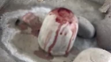 एत्मादपुर: कालिंद्री बिहार में स्थित मकान के ऊपर बने शिव मंदिर पर किसी शरारती तत्व ने शिवलिंग के ऊपर डाला खून, गर्माया महौला