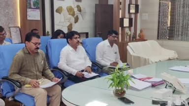 खरगौन: खरगोन कलेक्टर कार्यालय में किसान कल्याण विभाग की समीक्षा बैठक अधिकारियों को DM ने दिए निर्देश