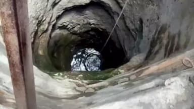 सीतामऊ: नगर पिपलिया गांव के बीच बनी कुइया में बाइक सहित युवक गिरा, नाहरगढ़ पुलिस एवं ग्रामीणों की मदद से निकाला; हुई मौत