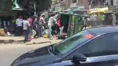 घाटमपुर: पतारा कस्बा स्थित तिलसड़ा मोड के पास तेज  रफ्तार JSA पलटा, आधा दर्जन लोग दबे, बाल बाल  बचे लोग