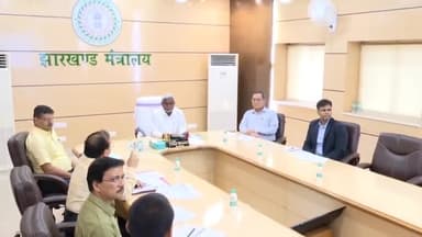 कांके: धुर्वा स्थित प्रोजेक्ट भवन में सीएम ने कृषि, पशुपालन एवं सहकारिता विभाग अधिकारियों के साथ की बैठक