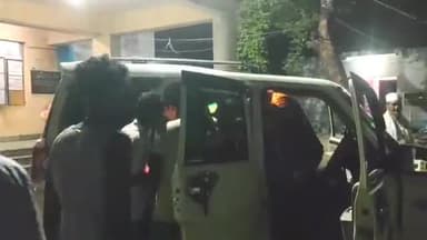 विभूतिपुर: विभूतिपुर के सांखमोहन में ट्रैक्टर और बाइक की टक्कर में तीन गंभीर रूप से जख्मी, रेफर