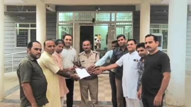 नलखेड़ा: डोकरपुरा के परशुराम मंदिर में ताला तोडकर सामान चुरा ले गए चोर, समाजजनों ने थाने में आवेदन देकर की कार्रवाई की मांग