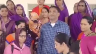 मंदसौर: आशा-उषा और सहयोगिनी कार्यकर्ताओं ने अपनी मांगो को लेकर कलेक्ट्रेट पहुंचकर राजस्व अधिकारी को सौंपा ज्ञापन ।