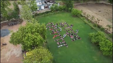 योग दिवस से पहले वाराणसी में 800 छात्र छात्रा और खिलाड़ियों ने मिलकर दिया योग का संदेश