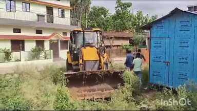 फरसगांव: नगर में शासकीय भूमि पर हो रहे अतिक्रमण पर प्रशासन ने फिर की कार्रवाई, चलाया बुलडोजर