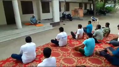 उदवंत नगर: अंतर्राष्ट्रीय योग दिवस पर उदवंतनगर प्रखंड कार्यलय में पदस्थापित अधिकारियों एवं कर्मियों ने किया योग