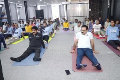 खरगौन: खरगोन सहकारी बैंक कर्मियों ने उत्साह से मनाया योग दिवस ,