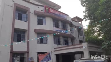 हिलसा: हिलसा थाना क्षेत्र के मकनपुर गांव के खंधा में एक अज्ञात महिला का शव मिला है। उसके हाथ मे बने टैटू में रिया लिखा हुआ है।फ