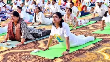 कोडरमा: अंतर्राष्ट्रीय योग दिवस पर कोडरमा प्रखंड मैदान में विधायक, उपायुक्त व एसपी समेत अन्य पदाधिकारियों ने किया योग