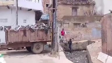 सिरोंज: शहर में बाड़ से निपटने के लिए नगर पालिका ने शुरू की नदी नालों की सफाई,पार्षद पति ने इंजीनियर पर लगाए आरोप