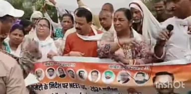 चितरंगी: NEET पेपर लीक होने को लेकर कांग्रेस पार्टी के जिला अध्यक्ष ने समस्त कार्यकर्ताओं के साथ जिला कलेक्टर को ज्ञापन सौंपा।