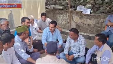 राजगढ़ी: बड़कोट नगरवासियों के धरने को यमुनोत्री विधायक संजय डोभाल ने समर्थन दिया।