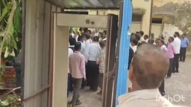 लखीमपुर: लव जिहाद के मामले को लेकर लखीमपुर कोर्ट परिसर में बजरंग दल और अधिवक्ताओं के बीच हुई झड़प, घटना का वीडियो हुआ वायरल