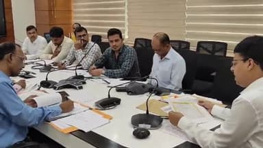 कांके: समाहरणालय में उपायुक्त ने विशेष संक्षिप्त पुनरीक्षण कार्यक्रम को लेकर की बैठक