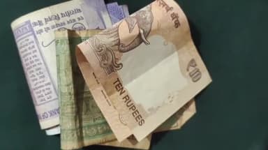 मंदसौर: नीलम शाह दरगाह के पास खानपुरा से पुलिस ने सट्टा अंक की लिखी पर्ची एवं ₹270 के साथ एक आरोपी को पकड़ा