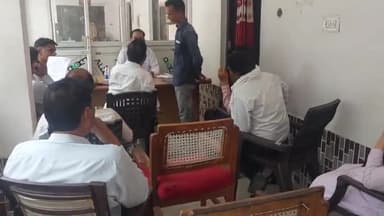 पूरनपुर: थाना सम्पूर्ण समाधान दिवस में फरियादियों के बैठने की नहीं है व्यवस्था, अधिवक्ता ने लगाया आरोप