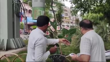 इंदौर: कांग्रेस ने रीगल चोरहा पर लगाए  NTA भ्रष्टचार वृक्ष किया वृक्षा रोपण नोट लगे हुए वृक्षों का किया पौधा रोपण