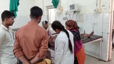 बदायूं: घटपुरी चौराहे के पास घास लेकर आ रही अधेड़ महिला को तेज रफ़्तार बाइक ने मारी टक्कर, गंभीर रूप से घायल हुई महिला