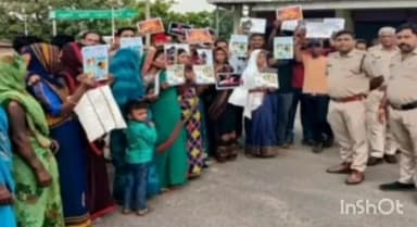 माडा: सरई पुलिस द्वारा ग्राम गजरा बहरा एवं खनुआ मे नशा मुक्ति जन जागरूकता कार्यक्रम के तहत रैली निकाल कर लोगों को जागरूक किया।