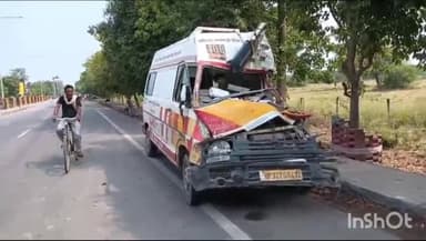 रायबरेली: त्रिपुला चौराहे के पास तेज रफ़्तार ट्रक और एंबुलेंस की हुई टक्कर, एंबुलेंस चालक व ईएमटी हुए घायल