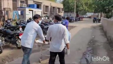 अलवर: कोतवाली थाना अंतर्गत बस स्टैंड के मुख्य गेट के सामने एक व्यक्ति की मिली लाश