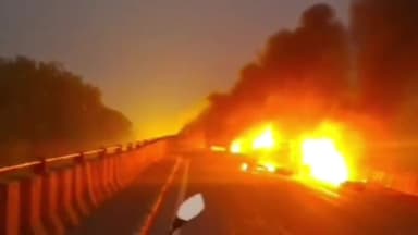 घाटमपुर: बिधनू थाना क्षेत्र के शम्भुआ पुल के ऊपर  पिकअप और ट्राला की हुई भिडंत चालक क्लीनर जिंदा जलकर हुई मौत