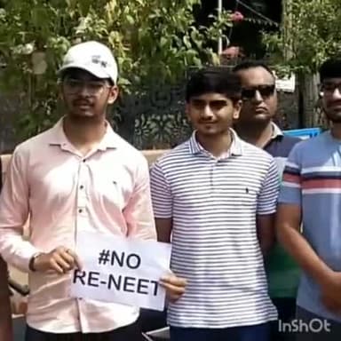 રાજકોટ પૂર્વ: રાજકોટમાંબહુમાળી ભવન ખાતે વિદ્યાર્થીઓ વાલીઓમાં નીટની પરીક્ષા ફરીથી લેવા સામે રોષ વ્યક્ત કરાયો