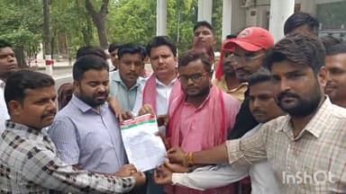 बहराइच: कलेक्ट्रेट पहुंचे समाजवादी लोहिया वाहिनी के पदाधिकारी ने किया प्रदर्शन,5 सूत्री मांगों को लेकर नायब तहसीलदार सौपा ज्ञापन
