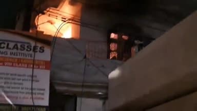 कानपुर: पोखरपुरवा में मकान में लगी आग, फायर ब्रिगेड ने आग पर पाया काबू