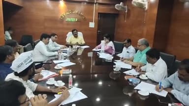 कांके: मतदाता सूची के द्वितीय विशेष संक्षिप्त पुनरीक्षण को लेकर रांची के धुर्वा स्थित निर्वाचन सदन में हुई बैठक