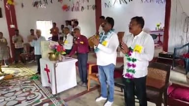 ठेठईटांगर: जीईएल चर्च लठाखमण में चर्च का संस्कार कार्यक्रम का हुआ आयोजन।कोलेबिरा विधायक नमन विक्सल हुए शामिल