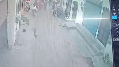 ਮੋਗਾ: ਬਗੇਆਂਣਾ ਬਸਤੀ ਦੇ ਰਹਿਣ ਵਾਲੇ ਇੱਕ ਵਿਅਕਤੀ ਨਾਲ ਪੰਜ ਤੋਂ ਛੇ ਵਿਅਕਤੀਆਂ ਨੇ ਕੀਤੀ ਕੁੱਟ ਮਾਰ, ਸਾਰੀ ਘਟਨਾ ਸੀਸੀ ਟੀਵੀ ਵਿੱਚ ਹੋਈ ਕੈਦ