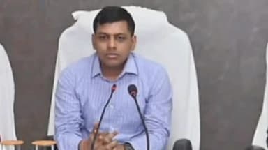 बक्सर: 30 जून तक आधार सीडिंग का शत प्रतिशत कार्य हो पूरा, भूमिहीनों को जल्द मिले बसेरा : डीएम