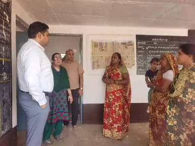 बड़ौद: कलेक्टर श्री सिंह जिले के आंगनबाड़ी केंद्र एवं स्कूल का किया औचक निरीक्षण अव्यवस्था मिलने पर कार्रवाई की दी चेतावनी।