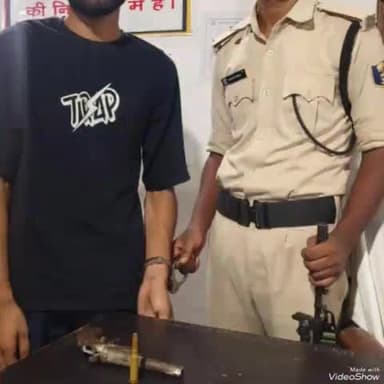 दावथ: शहादत डिहरा गांव से पुलिस ने एक लोडेड देशी कट्टा के साथ लूट कांड मामले के अभियुक्त को किया गिरफ्तार