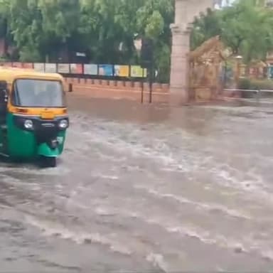 રાજકોટ પૂર્વ: વરસાદનીપધરામણીસાથેજમનપાનીપ્રિમોન્સૂનનીવાતો પરપાણીફરીવળ્યુરામકૃષ્ણઆશ્રમપાસેપાણી ભરાતા શહેરીજનોનેભારેહાલાકીનોસામનોકરવોપડ્ય